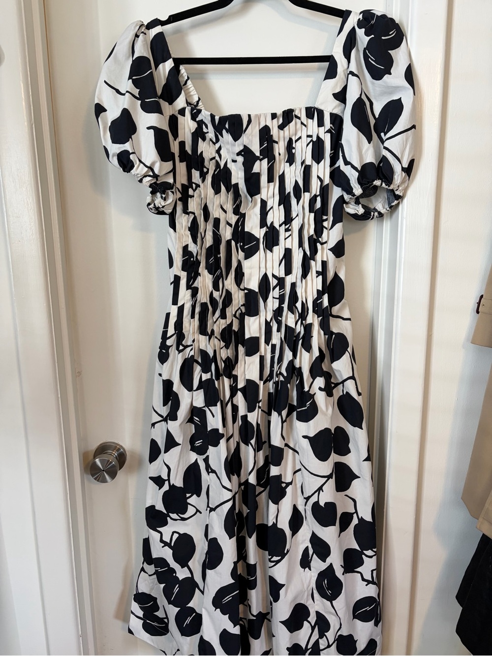 Abercrombie & Fitch Black and White Floral Puff-Sleeve Midi Dress